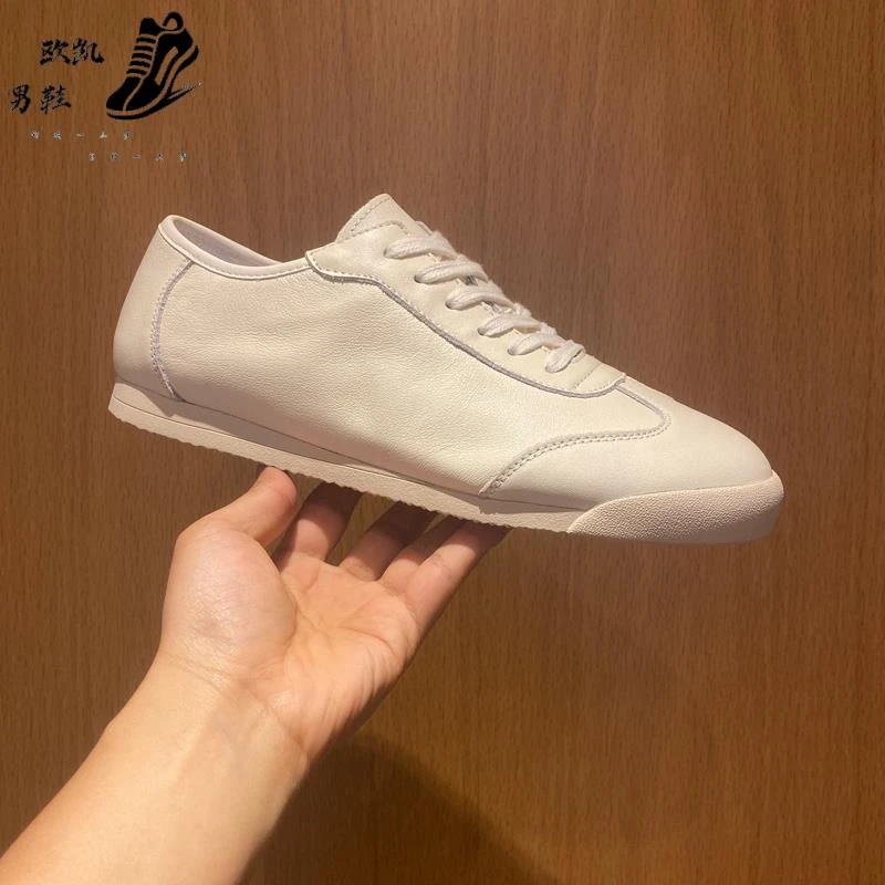 2025年夏季新款小白鞋男款软底时尚阿甘鞋潮流百搭白色休闲板鞋