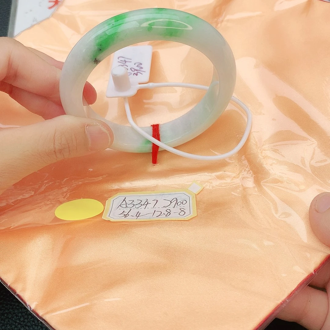 翡翠手镯未镶嵌翡翠