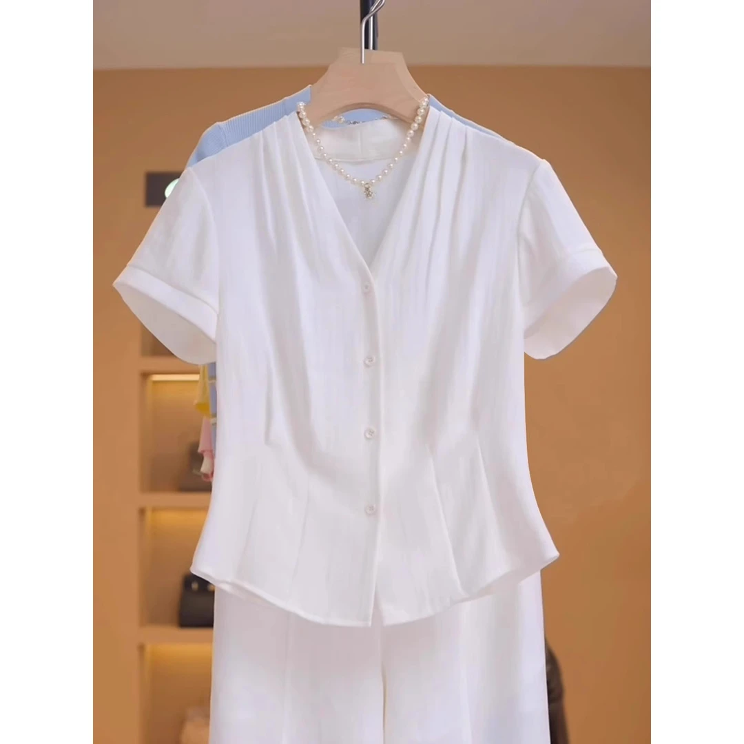 好看到心坎里！白色抗皱短袖衬衫女夏季时尚别致高级感V领短款上衣