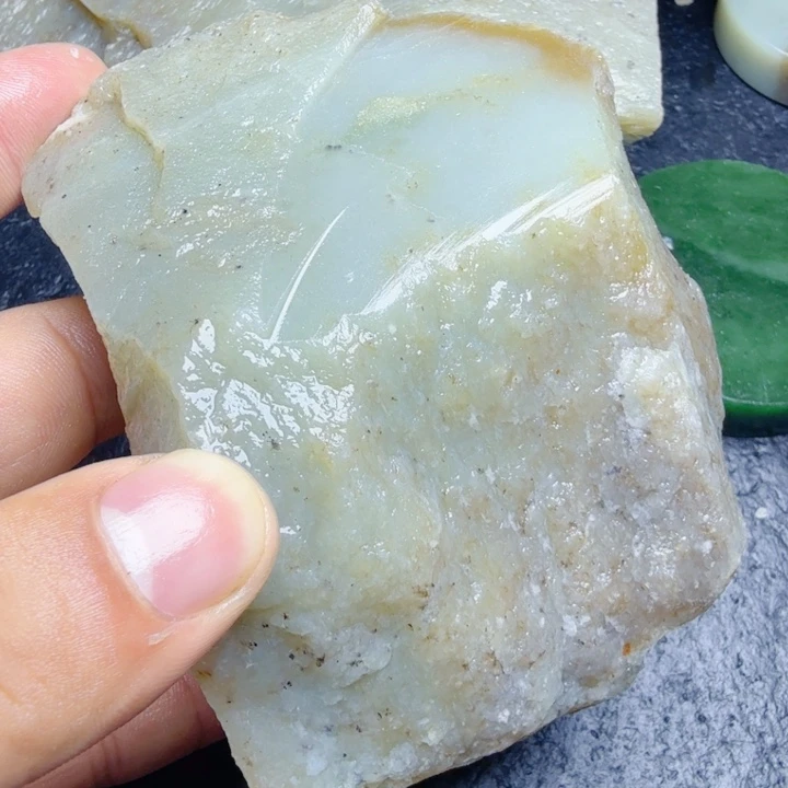 和田玉（糖玉）未镶嵌珠宝奇石