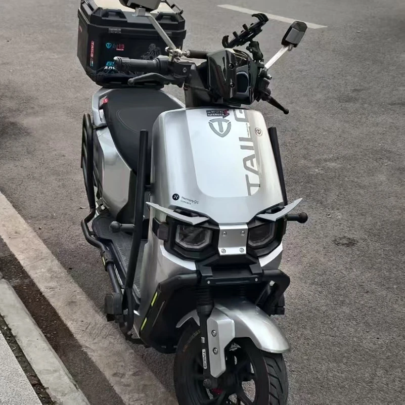 适用台铃超能苍穹电动车灯眉改装赛博朋克定风翼风刀爪形高达贴纸