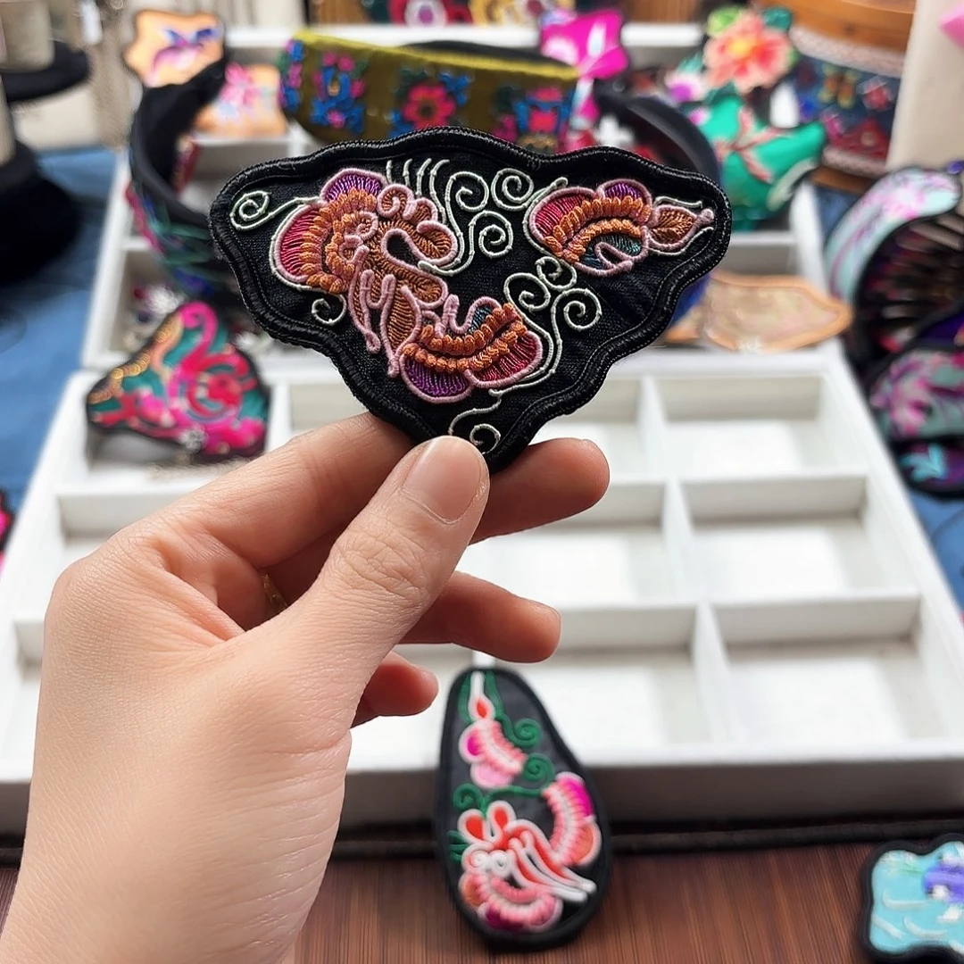 刺绣娥**弯手工刺绣工艺