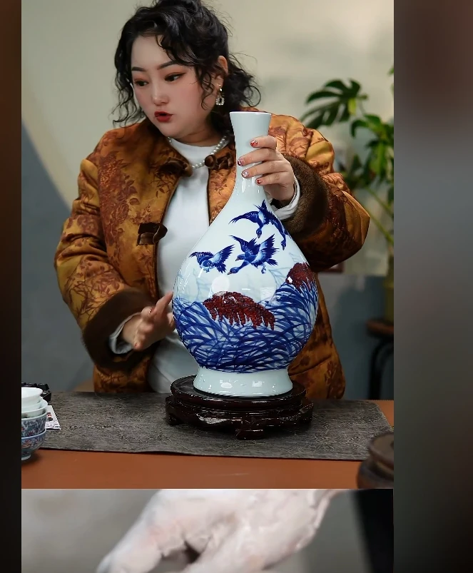 景德镇国企好瓷推荐釉里红花鸟赏瓶127