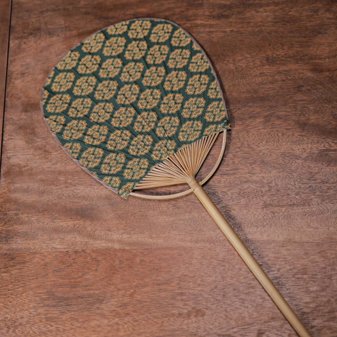 【小田甄陶】【彩地朵花纹】绿色 扇子（慢蓝S1196）