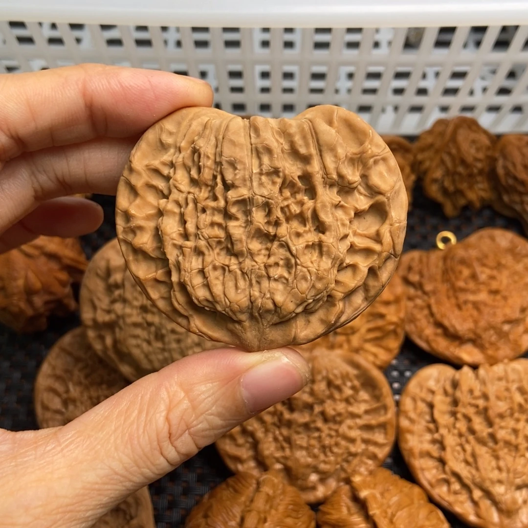 文玩核桃吊坠桃心扁54尺寸