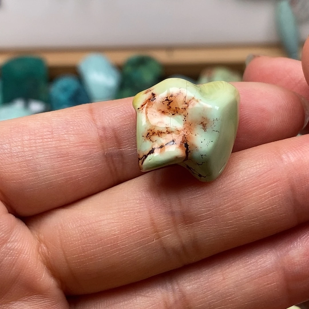 绿松石未镶嵌珠宝奇石