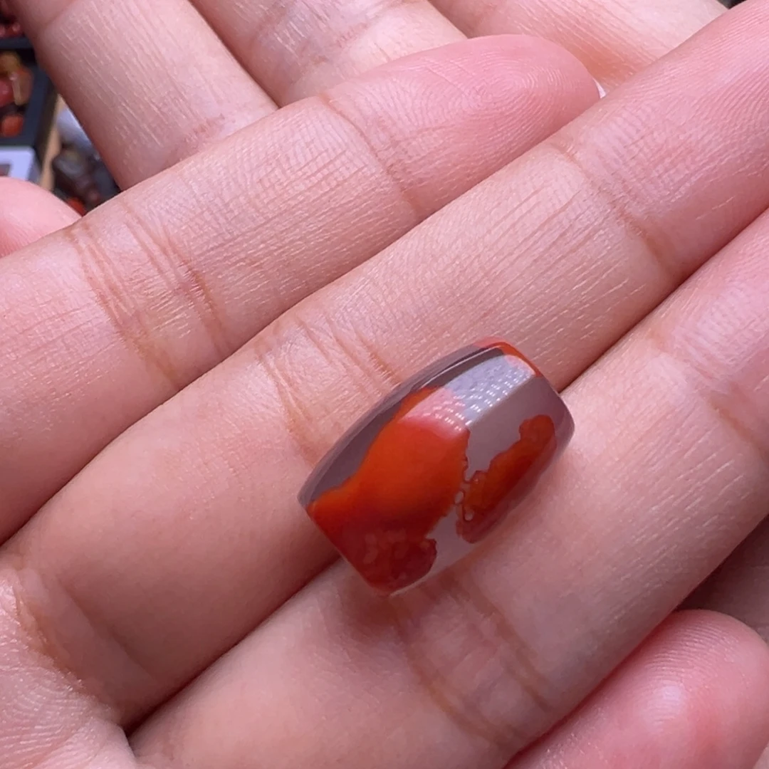 洪***威未镶嵌南红玛瑙珠宝奇石