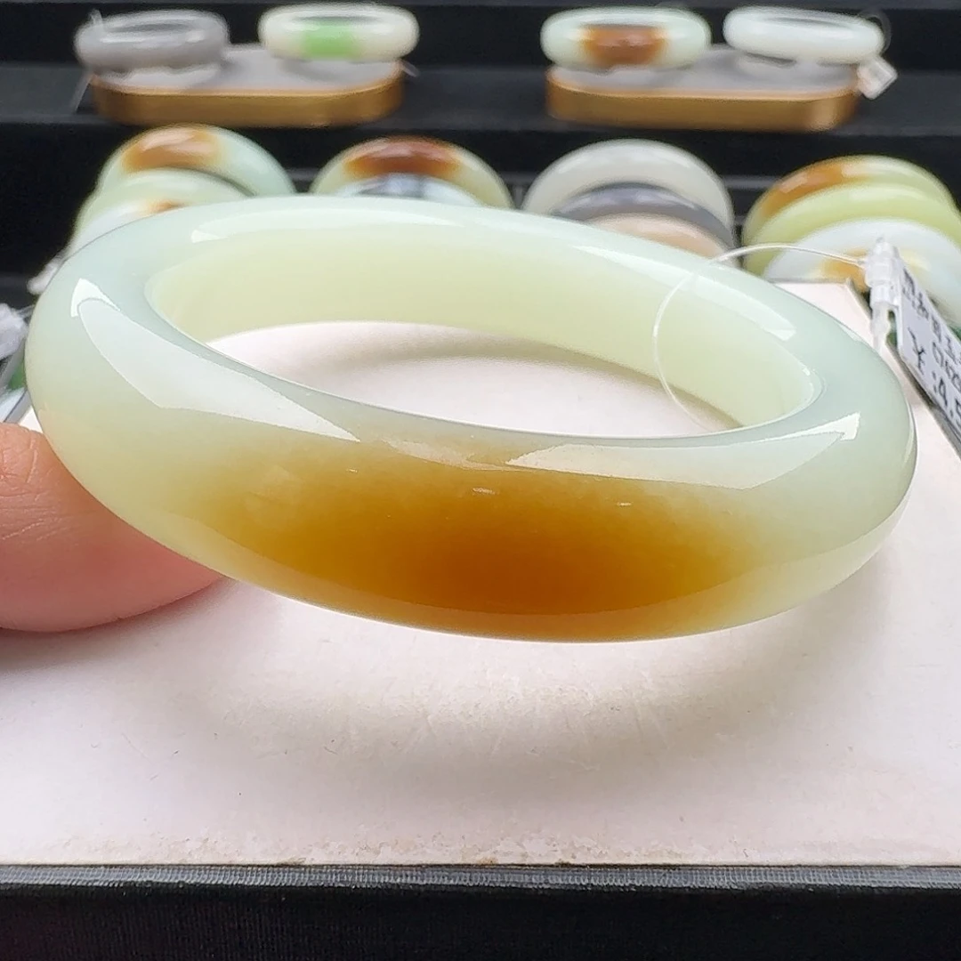 未镶嵌手镯和田玉57.1（同款有54.6）