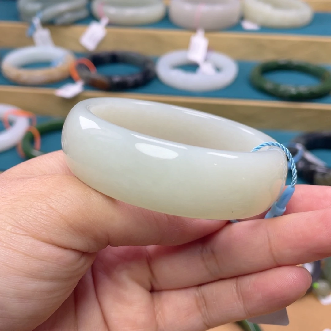 和田玉手镯未镶嵌83