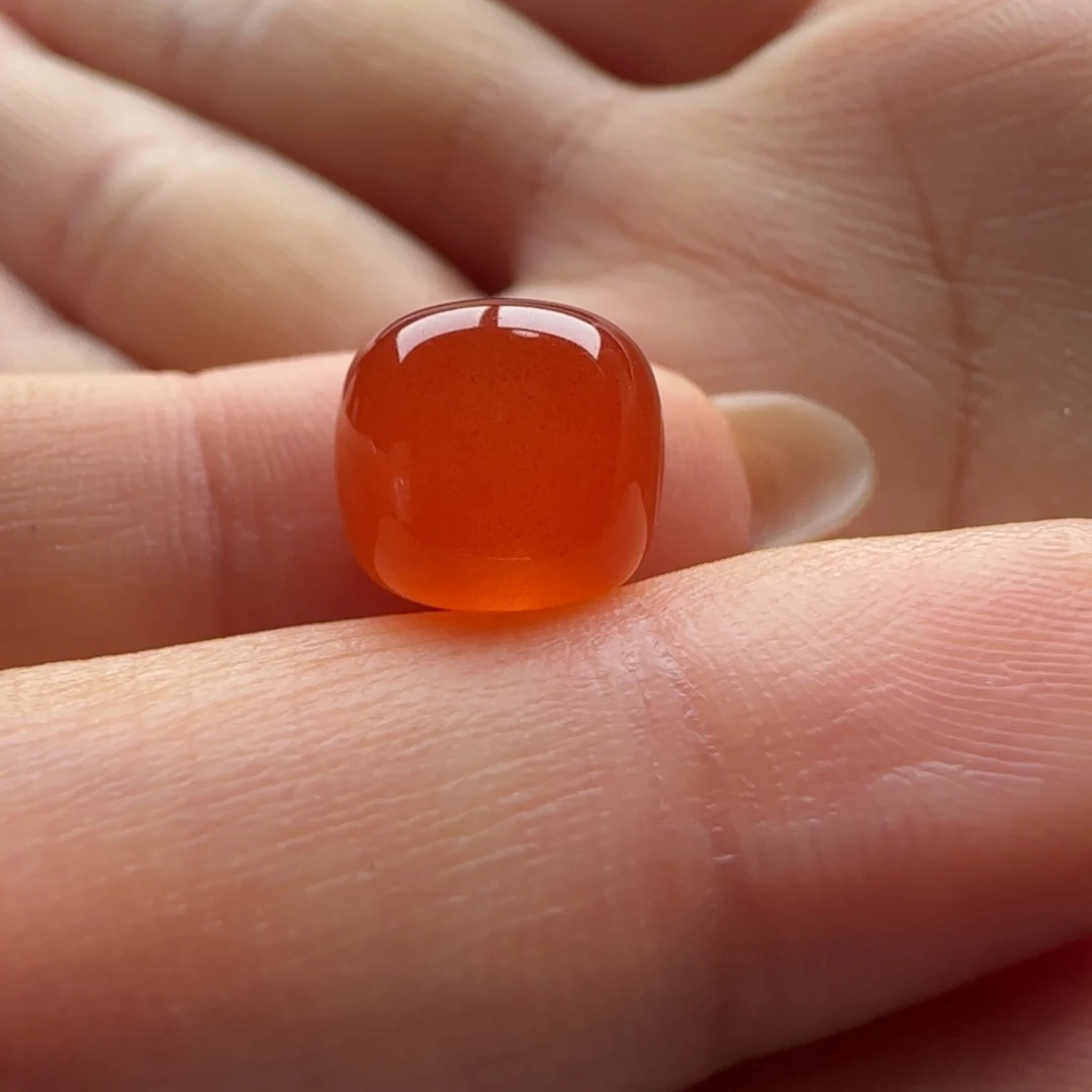 南红玛瑙未镶嵌老型10.1*9.2，有马牙