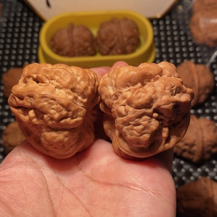 文玩核桃把件细腰大八腿