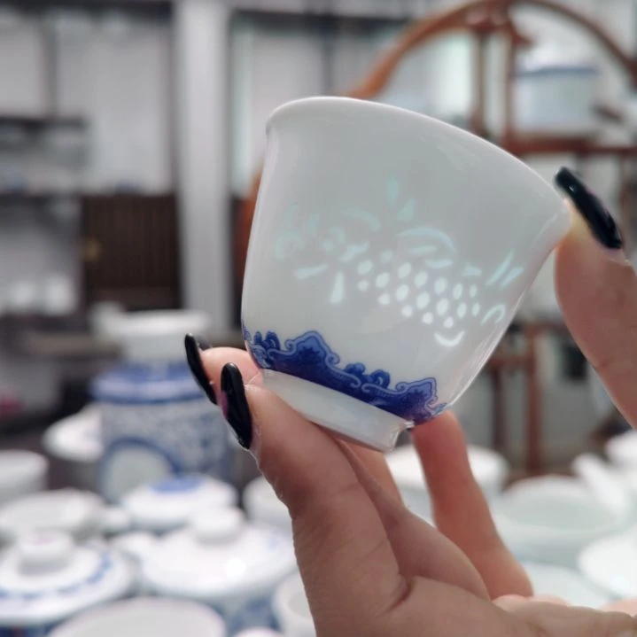 陶瓷年年有余小杯两只装