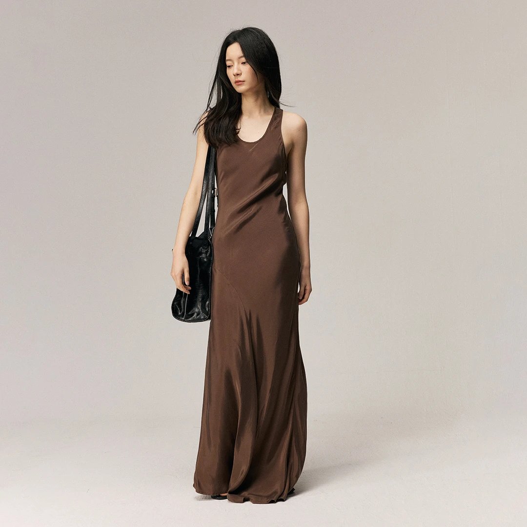 INOUT HRQ  2025春夏新款简约修身工字背无袖连衣裙超长裙女