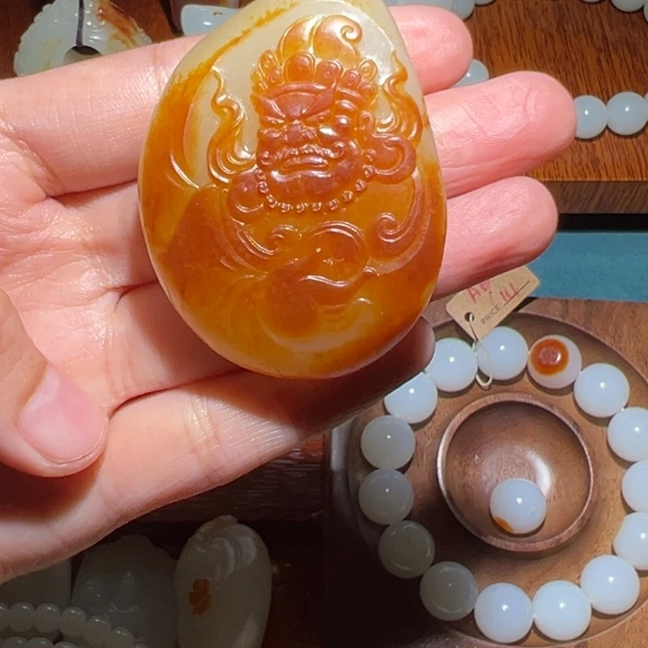 烟***圈和田玉未镶嵌颈饰