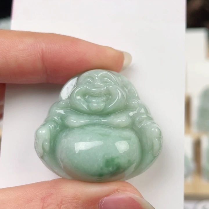 翡翠颈饰未镶嵌佛公