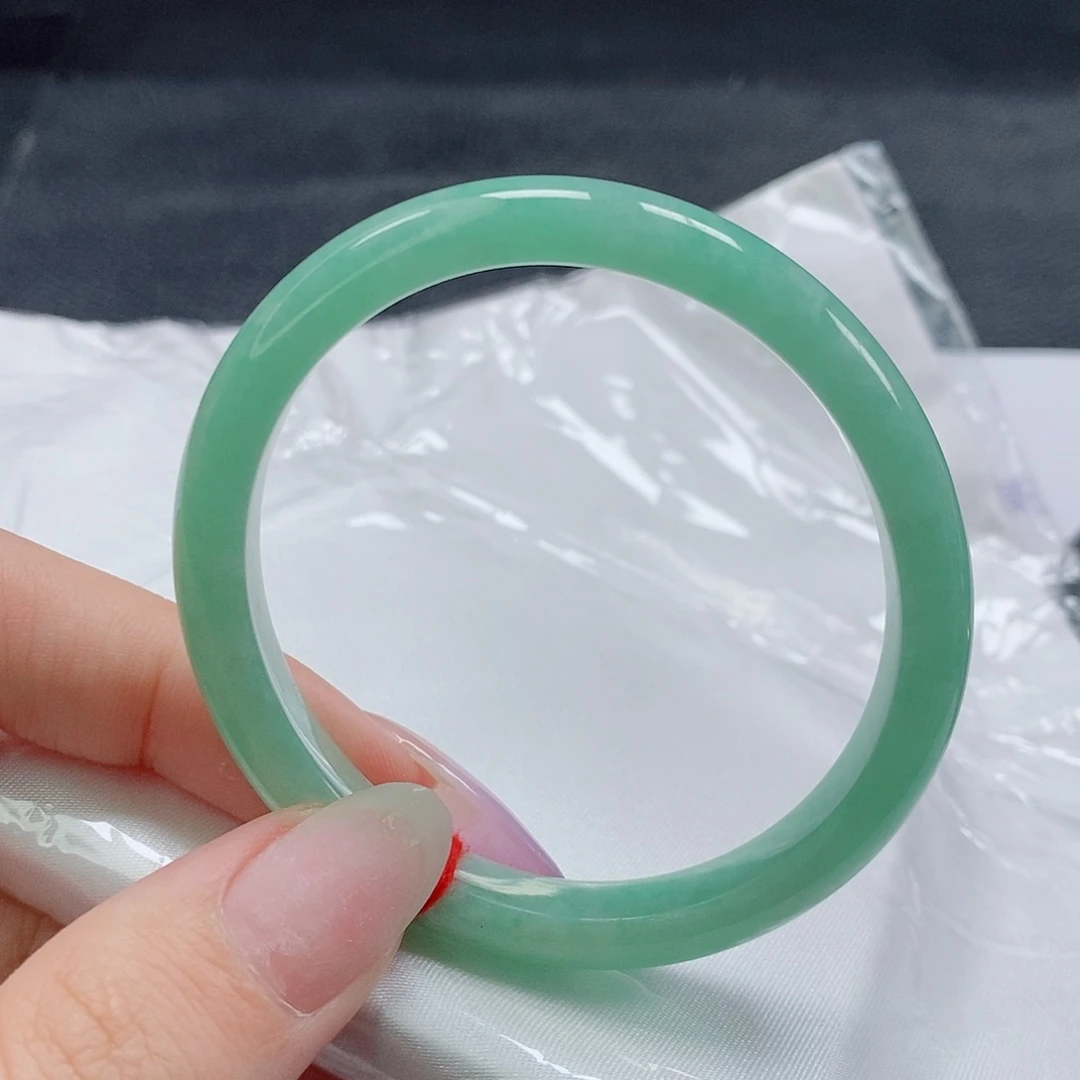 【闪购商品】未镶嵌手镯（贵妃镯）翡翠484号