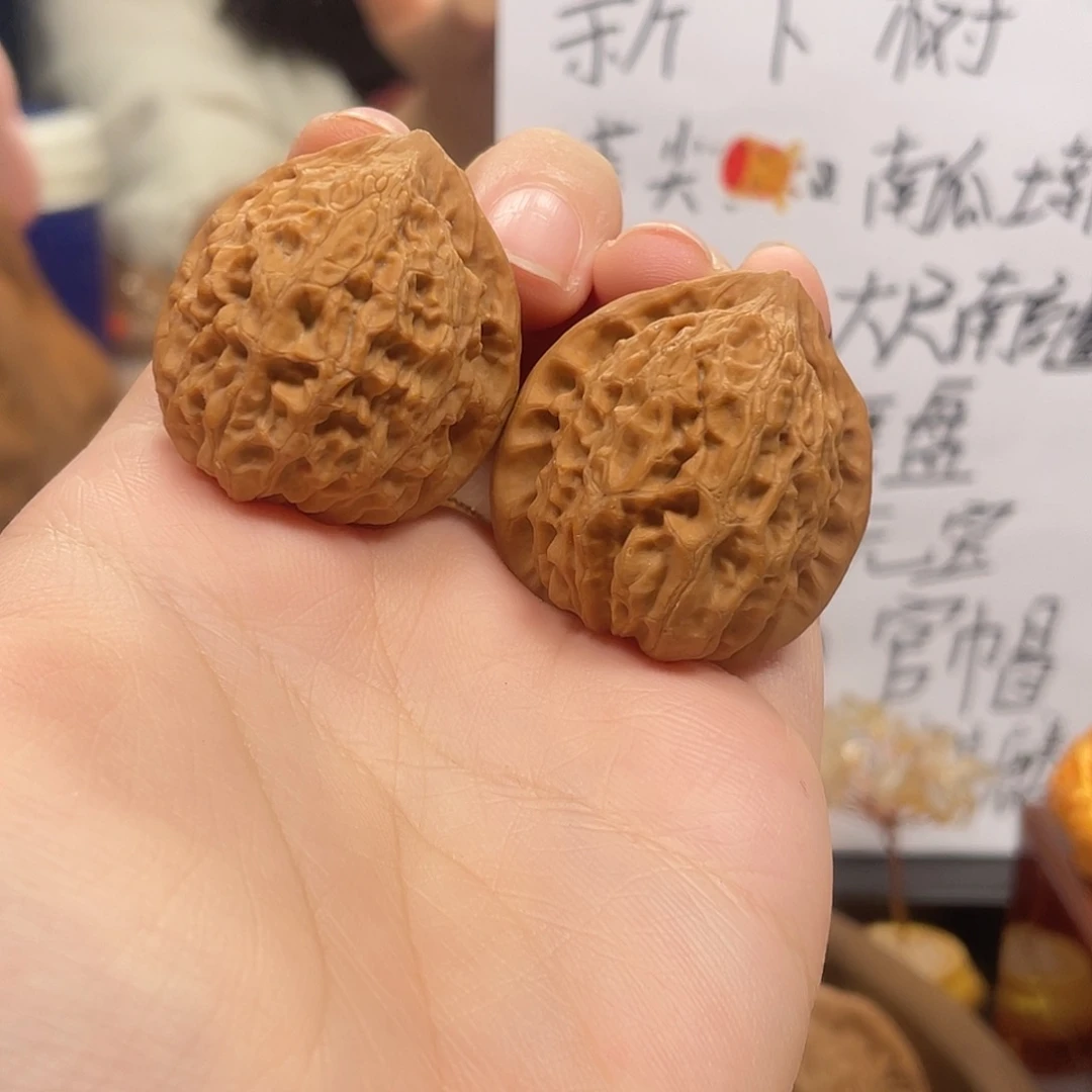 桃核吊坠全品金牛