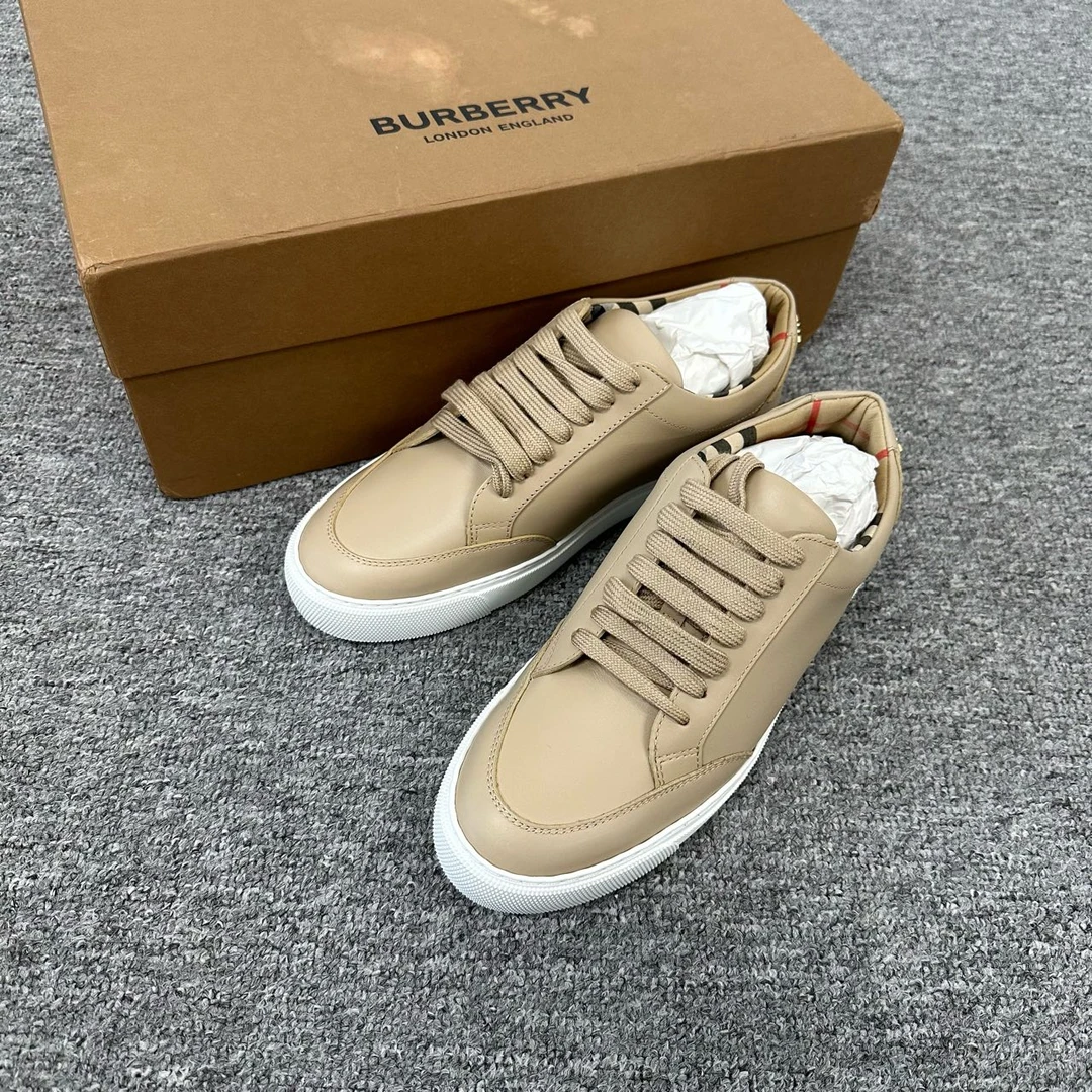 99新 BURBERRY/博柏利 burberry 卡其色板鞋 35码