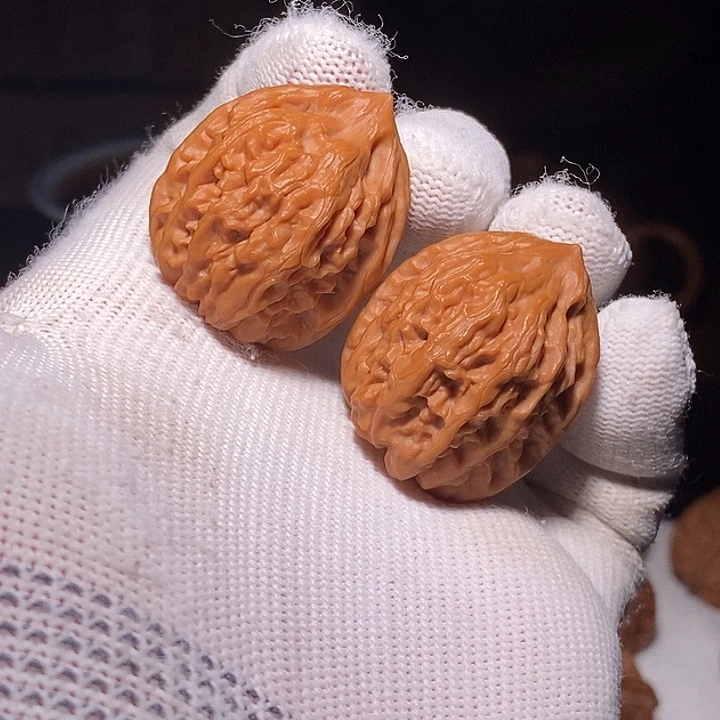 文玩核桃手把件水晶虎