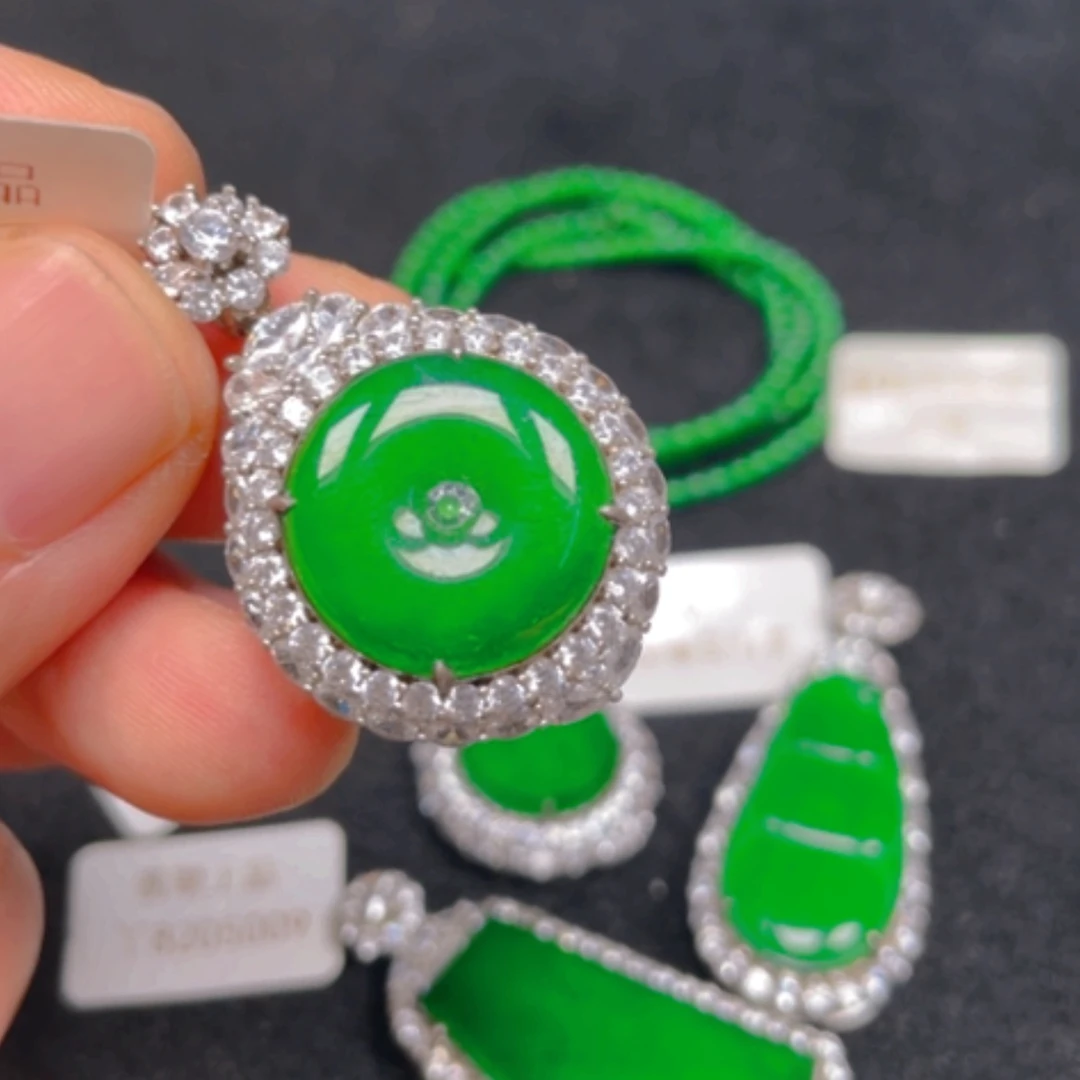 【闪购商品】颈饰银S925镶嵌翡翠吊坠