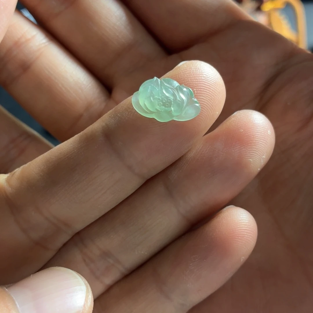 定制翡翠未镶嵌莲花