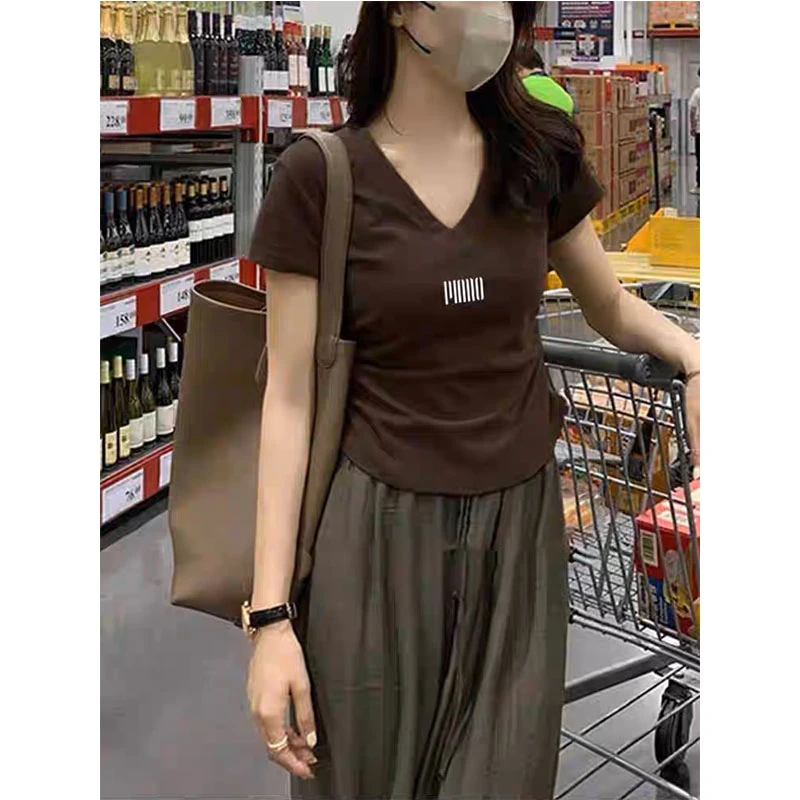 2025新款咖啡色V领正肩短袖t恤女设计感时尚休闲上衣夏季打底衫