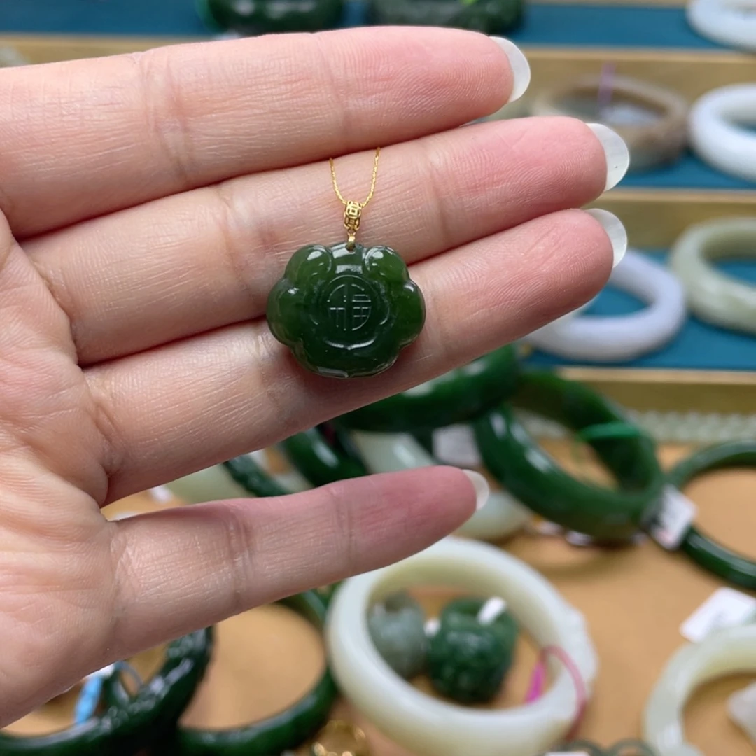 颈饰18K金镶嵌和田玉