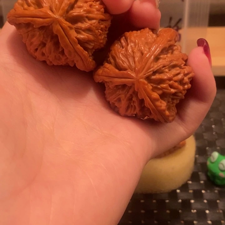 文玩核桃吊坠！核桃。白狮子。39.40