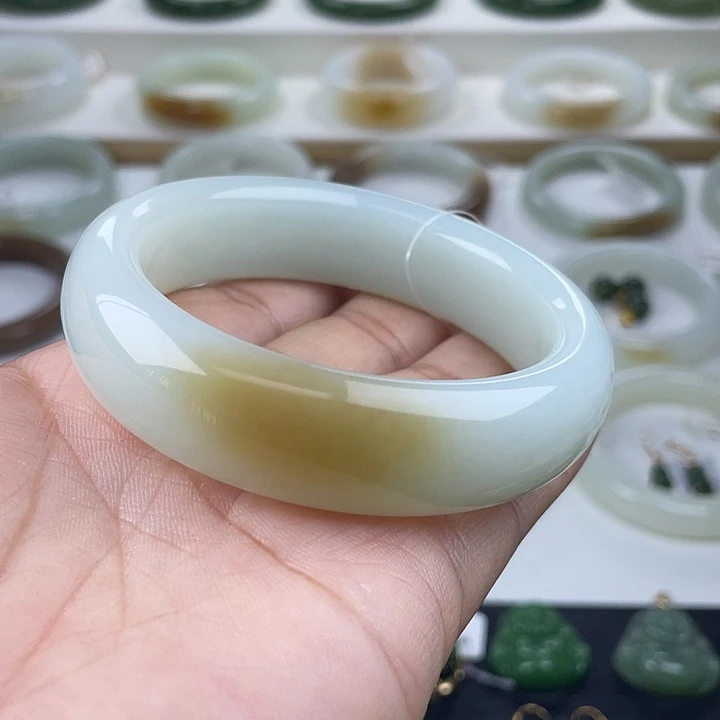 和田玉未镶嵌手镯