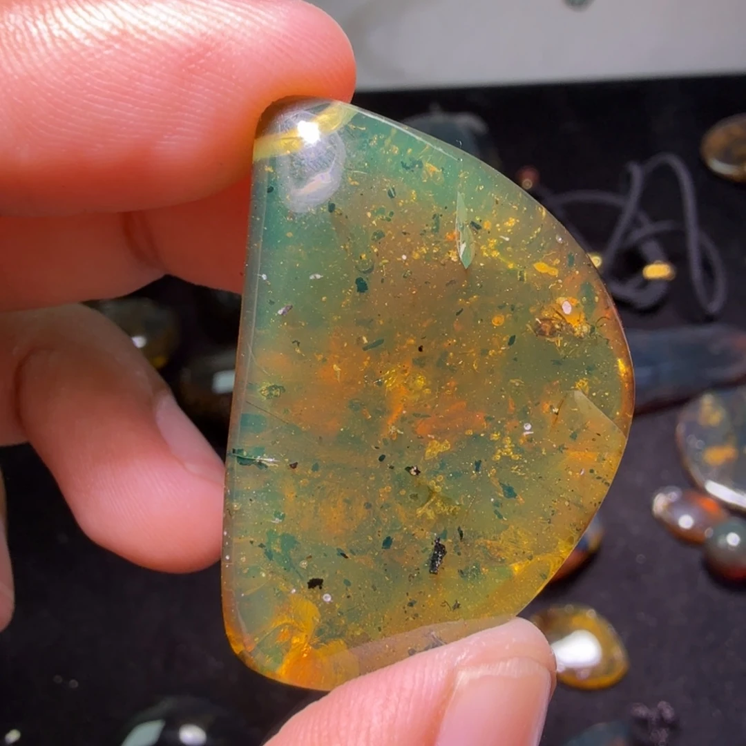 风***至琥珀未镶嵌裸石，，