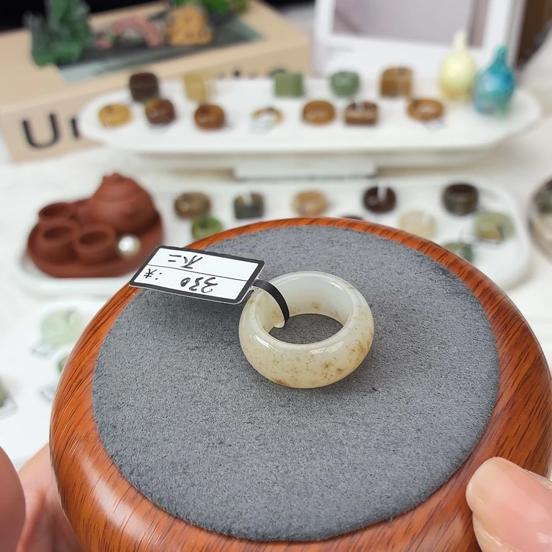 未镶嵌戒圈和田玉F68白底桂花糖轮胎16.5不退换