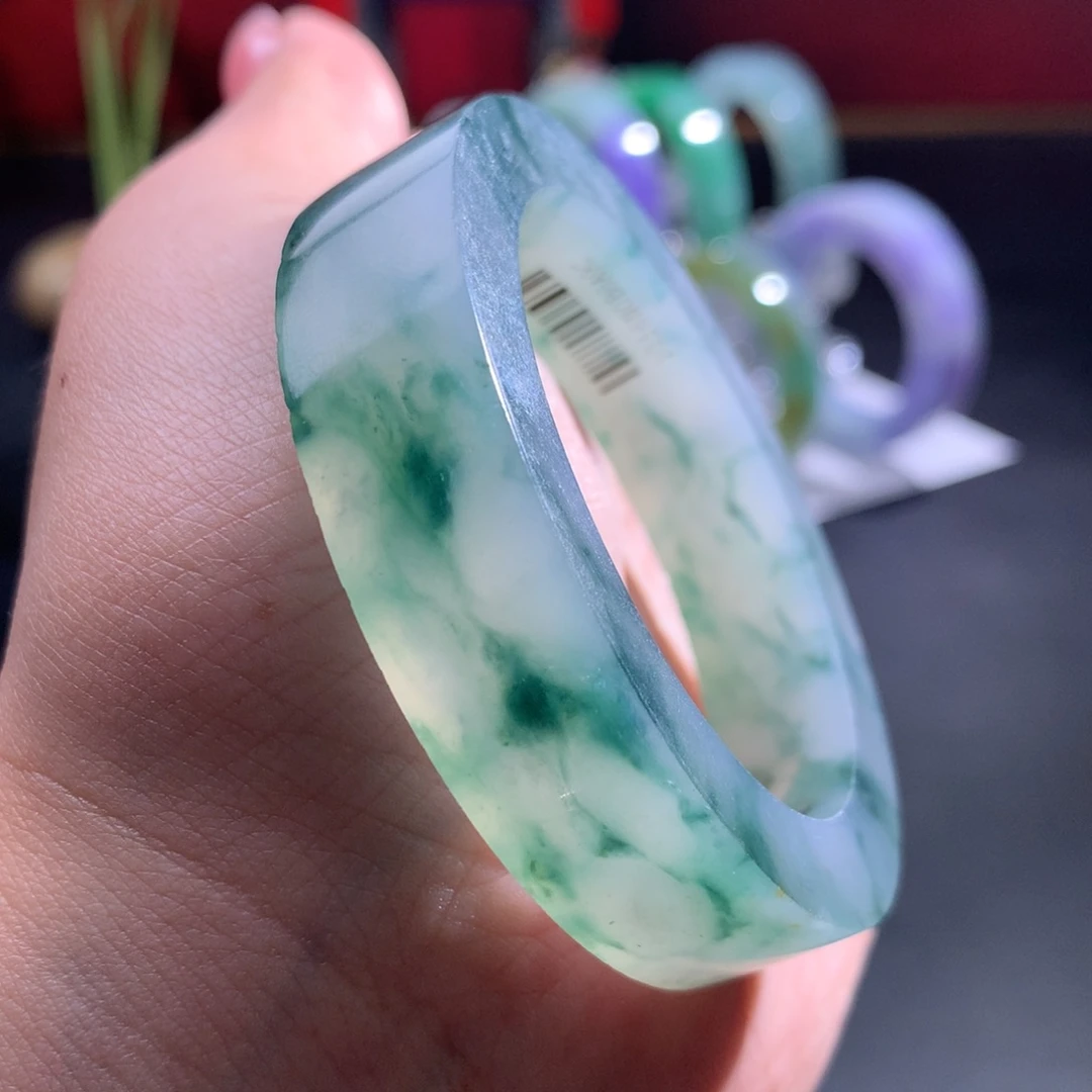 定制翡翠未镶嵌翡翠手镯