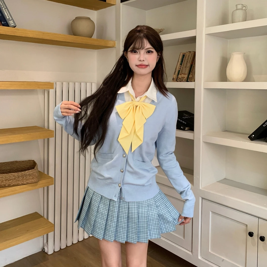 冰淇淋与鲸 JK制服学院风浅蓝色V领针织外套金属扣开衫毛衣秋冬
