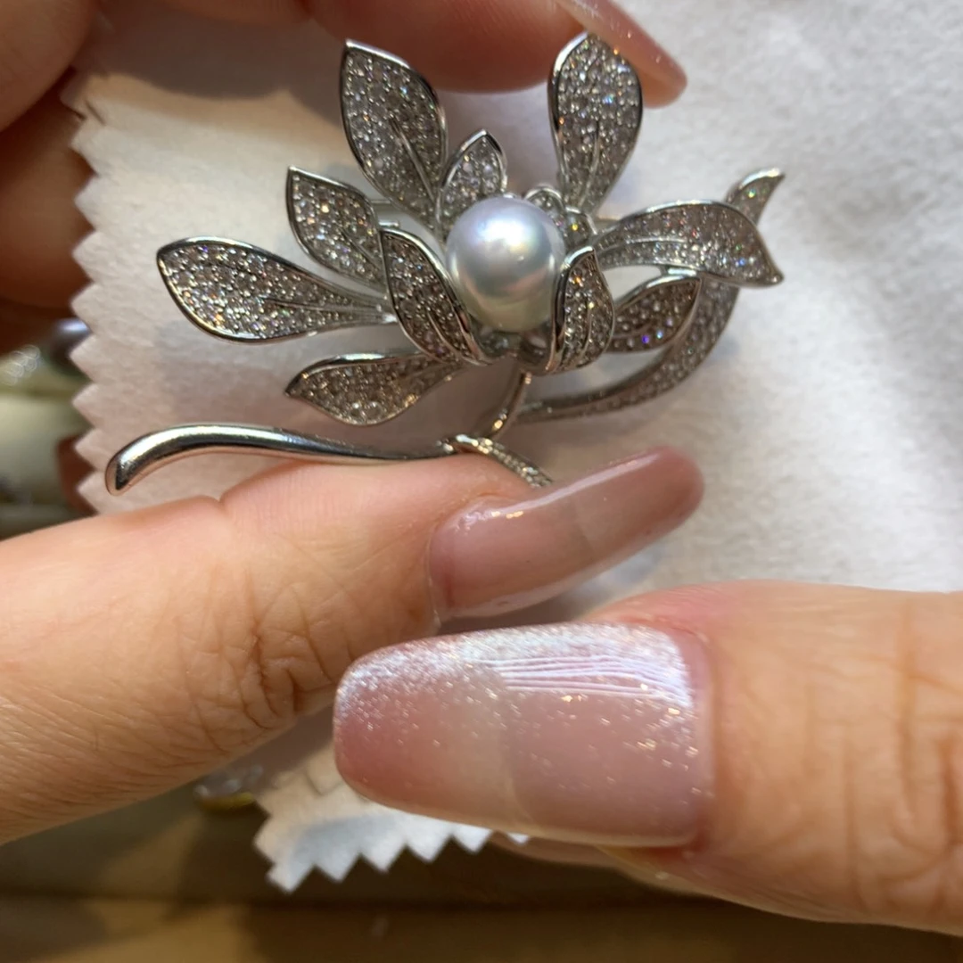 未镶嵌胸饰海水珍珠