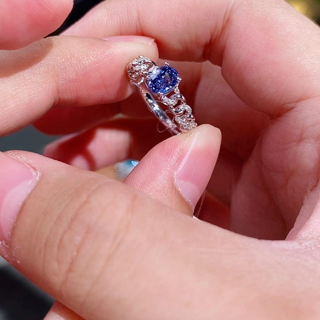 戒指蓝宝石18K金镶嵌0.98ct