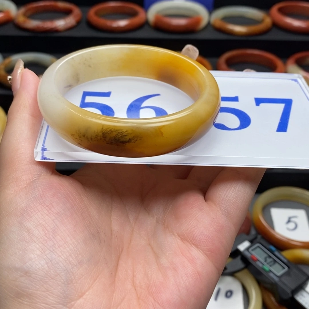 石英质玉（黄龙玉）手镯未镶嵌