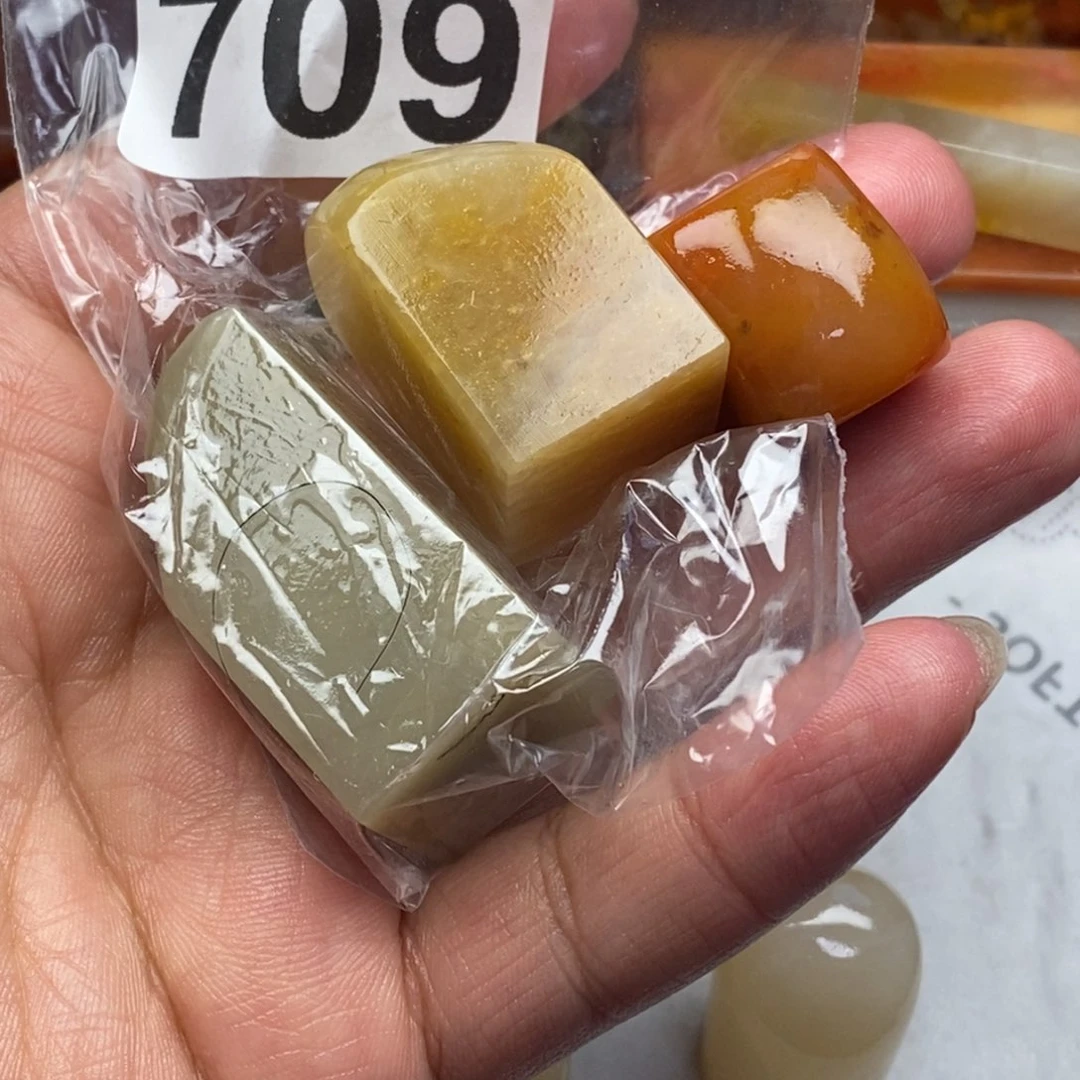 寿山石印石享**寞老挝石111