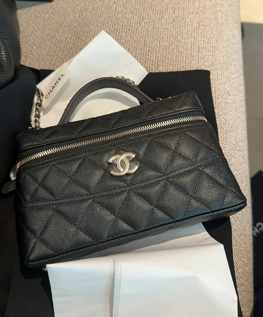 全新未使用 Chanel/香奈儿 25c鱼子酱腰线手柄化妆盒
