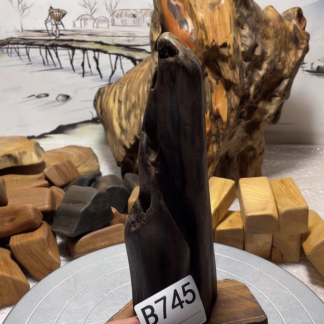 小***哥玉木（非红木类）土沉香香木摆件