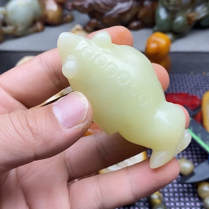 未镶嵌蛇纹石玉颈饰
