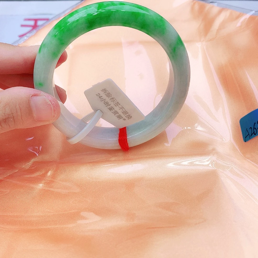 翡翠未镶嵌手镯我