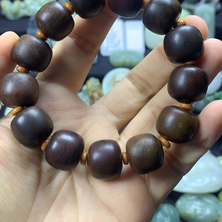 透闪石质玉未镶嵌颈饰