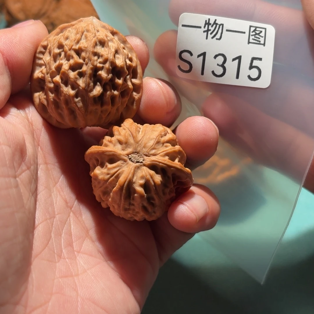 文玩核桃把件金牛