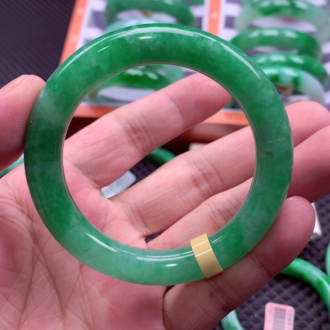 翡翠未镶嵌手镯翡翠