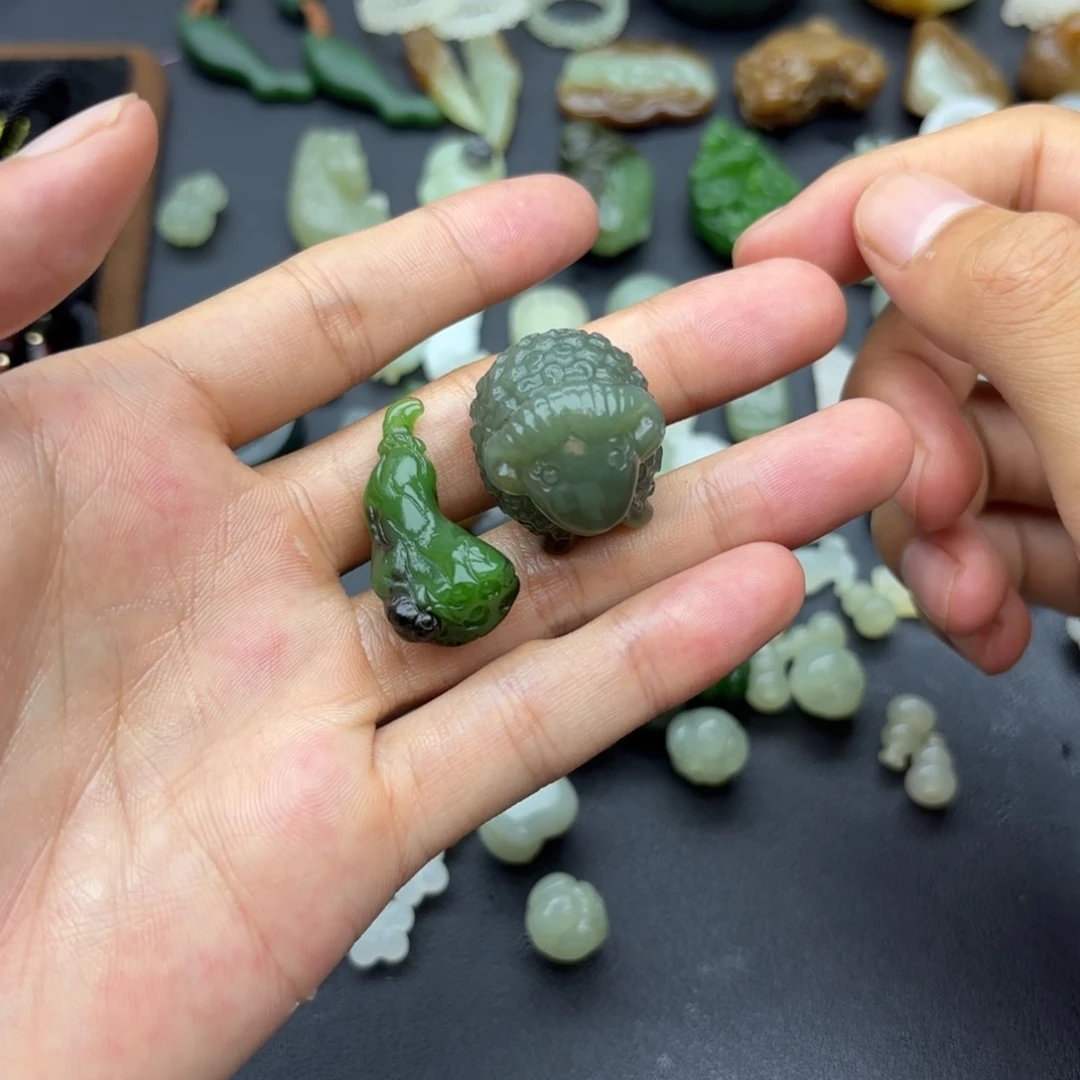 G***格和田玉未镶嵌颈饰拍一发一