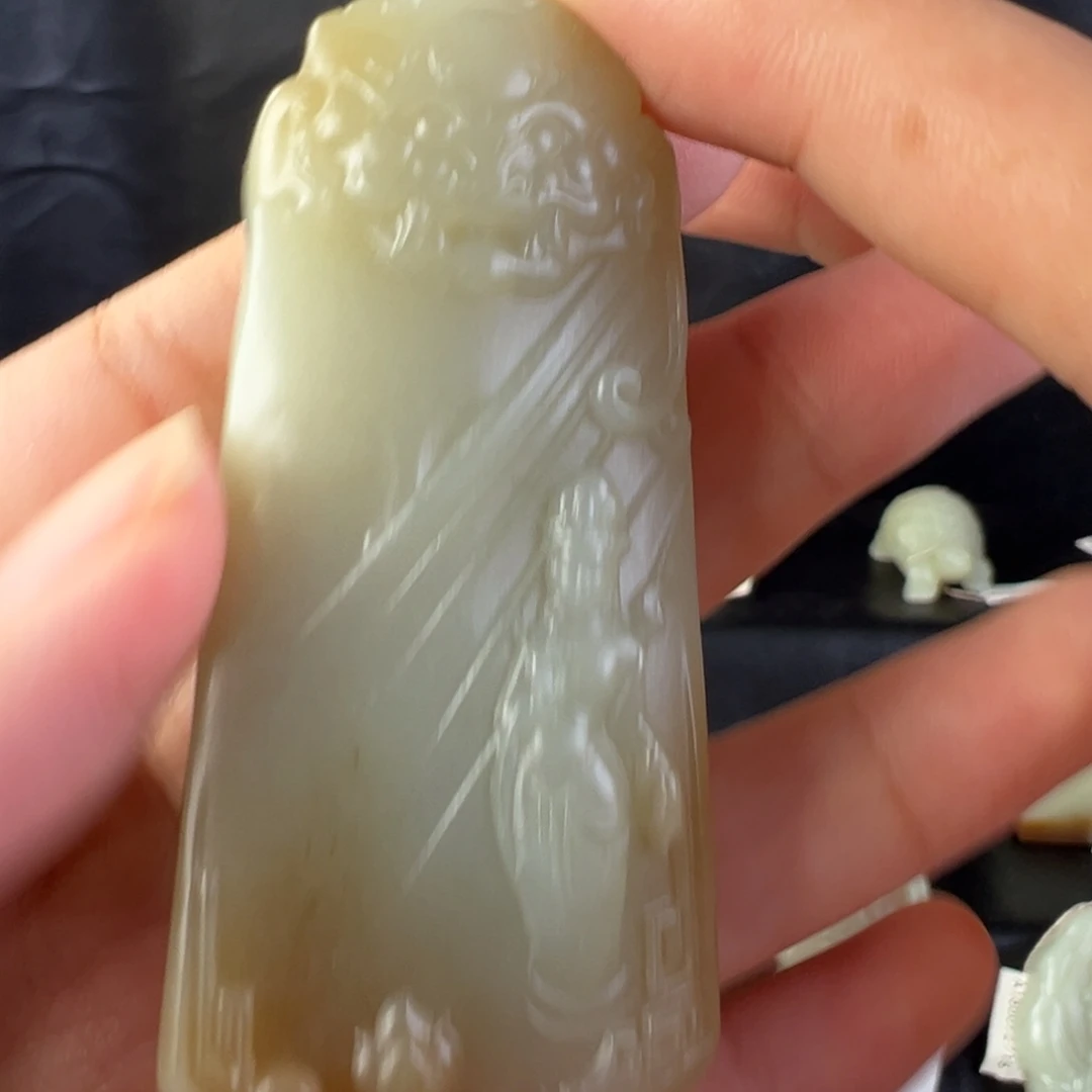 颈饰未镶嵌和田玉（糖玉）