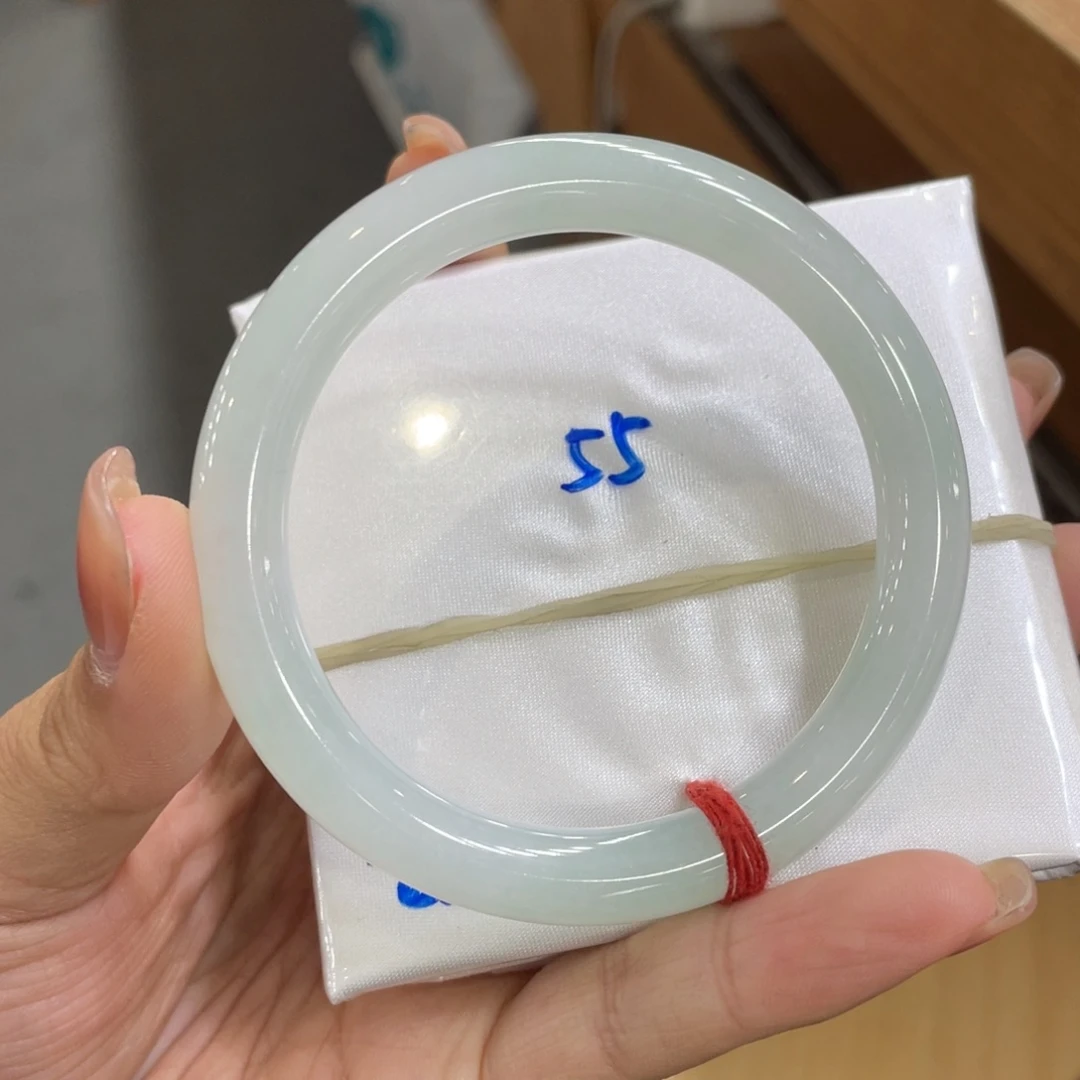 翡翠手镯未镶嵌翡翠手镯