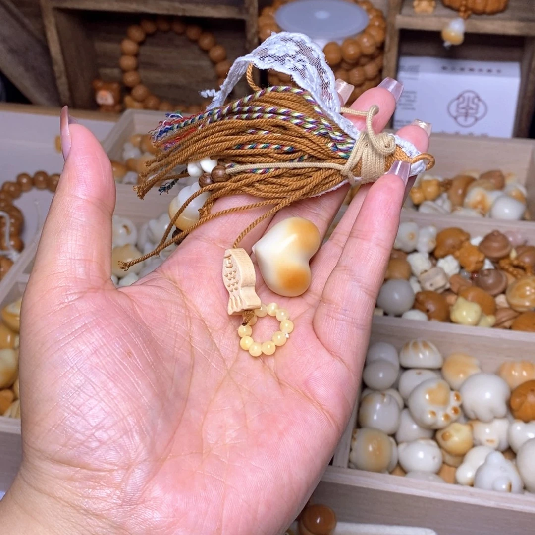 Z****吊坠猴头核桃爱心 蜜卡 焦糖玛奇朵流苏