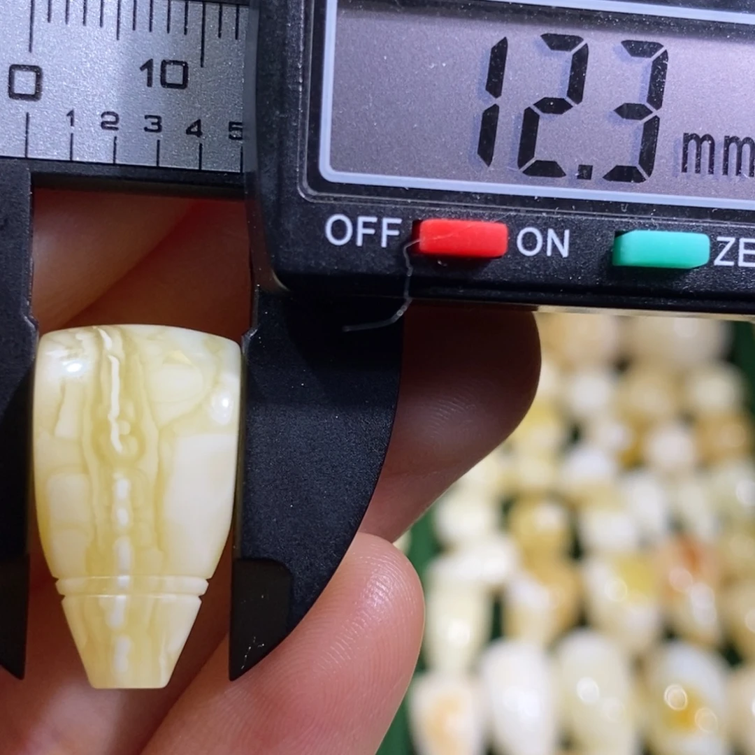 蜜蜡未镶嵌裸石配饰