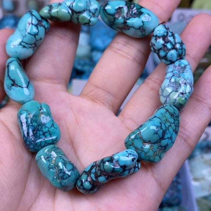 未镶嵌绿松石颈饰